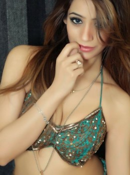 Areej - Escort in Dubai - shoe size B