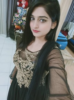 Zoha - Escort in Dubai - shoe size B